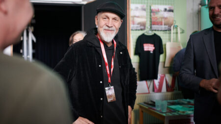 Erich Fenninger lächelt in die Kamera