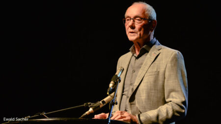 Ewald Sacher auf der Bühne