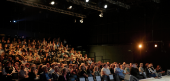 Anja Kerle redet zum Publikum