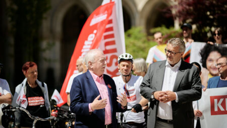 Peter Hacker und Michael Häupl. Michael Häupl redet