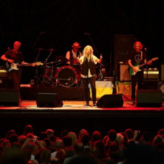 Patti Smith und Band auf der Bühne