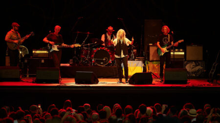 Patti Smith und Band auf der Bühne